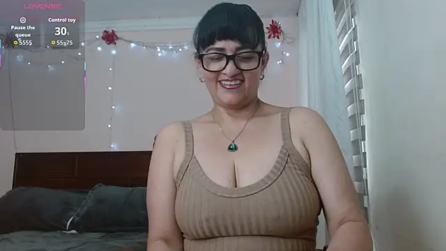 Snapshot of ISABEEL_SOFIA01 chatting on January 15, 2026, 12:21 pm ISABEEL SOFIA01 online show from January 15, 2026, 12:21 pm