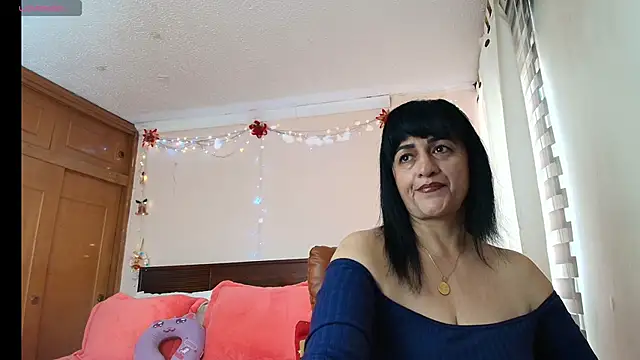 ISABEEL SOFIA01 online show from May 20, 2026, 2:12 pm