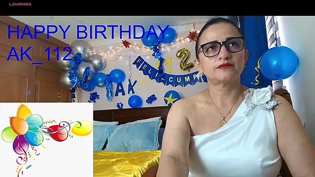 ISABEEL SOFIA01 online show from May 23, 2026, 7:18 pm