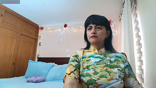 ISABEEL SOFIA01 online show from May 29, 2026, 4:27 pm