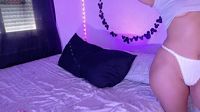 KLOE MARTINS online show from March 19, 2026, 8:40 am