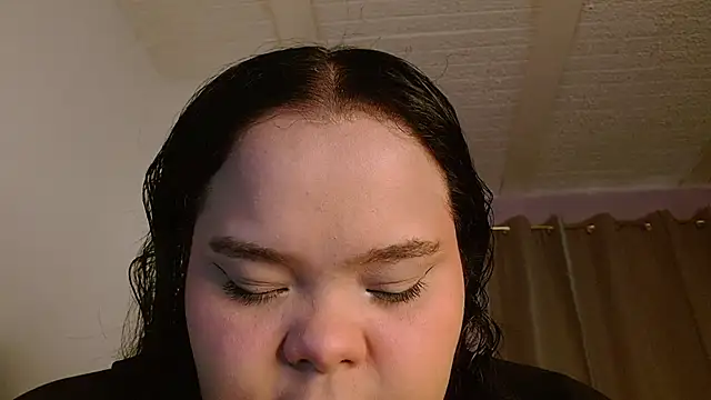 Snapshot of sexychubby___ chatting on February 4, 2026, 6:47 pm sexychubby online show from February 4, 2026, 6:47 pm