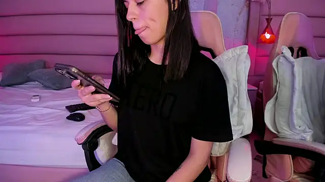 IvySanders1 online show from October 10, 2025, 1:10 pm