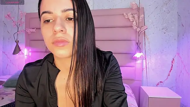 IvySanders1 online show from November 12, 2025, 1:22 pm