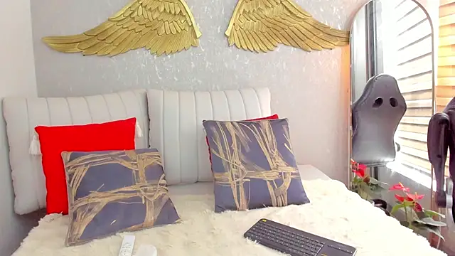 Snapshot of EmmaFerrary chatting on February 22, 2026, 6:28 pm EmmaFerrary online show from February 22, 2026, 6:28 pm