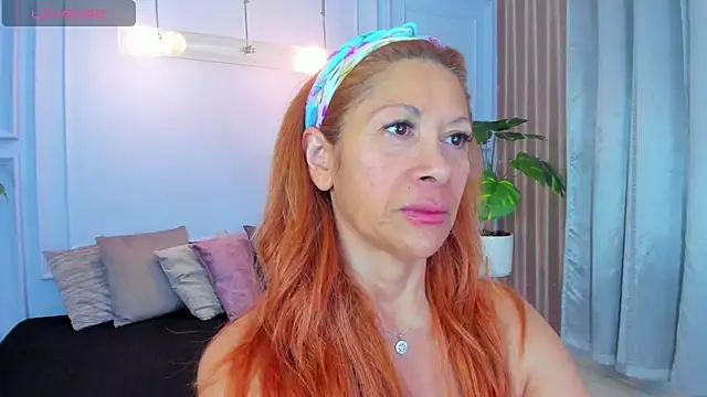 cintiagreyx online show from April 7, 2026, 11:43 am