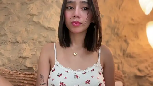 Snapshot of GenesisCastillano chatting on March 20, 2026, 5:45 am GenesisCastillano online show from March 20, 2026, 5:45 am