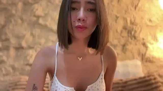 Snapshot of GenesisCastillano chatting on April 10, 2026, 10:53 am GenesisCastillano online show from April 10, 2026, 10:53 am
