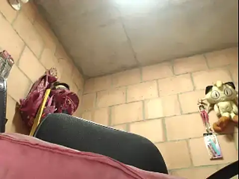 Snapshot of Camilalatin69 chatting on October 20, 2025, 4:40 pm Camilalatin69 online show from October 20, 2025, 4:40 pm