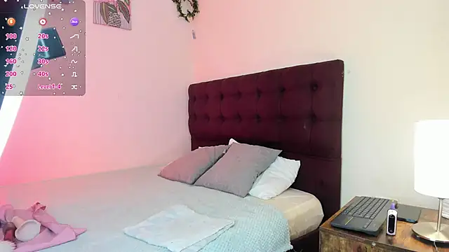 Snapshot of Athompzon chatting on December 19, 2025, 7:21 pm Athompzon online show from December 19, 2025, 7:21 pm