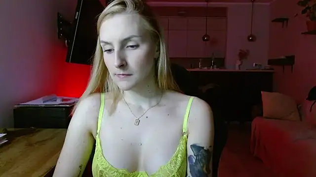 illusorycat online show from November 9, 2025, 2:04 pm