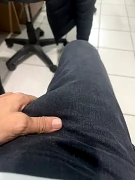 MAHKE12 online show from November 24, 2025, 2:39 pm