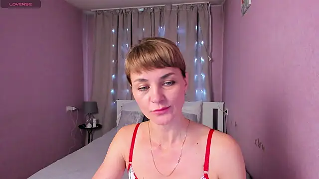 annasimonsj online show from May 24, 2026, 12:59 am