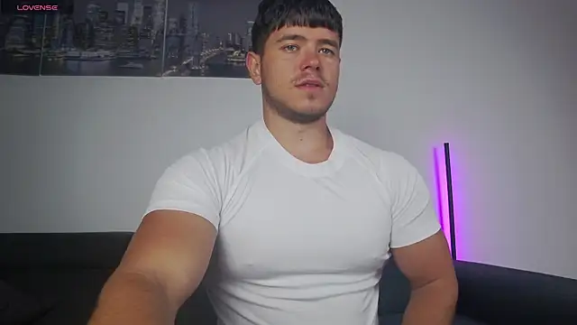 Snapshot of Arilas_ chatting on December 21, 2025, 7:37 am Arilas online show from December 21, 2025, 7:37 am