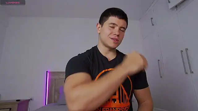 Snapshot of Arilas_ chatting on February 12, 2026, 8:31 am Arilas online show from February 12, 2026, 8:31 am