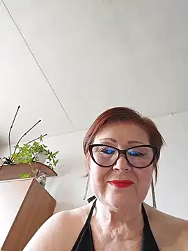 Snapshot of Fire_Night chatting on May 22, 2026, 5:25 am Fire Night online show from May 22, 2026, 5:25 am