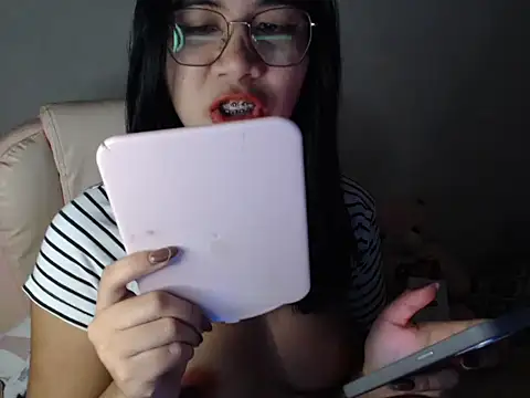 Snapshot of TransPetite1 chatting on November 14, 2025, 2:32 am TransPetite1 online show from November 14, 2025, 2:32 am