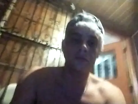 Snapshot of zack111g chatting on January 2, 2025, 12:23 am zack111g online show from January 2, 2025, 12:23 am