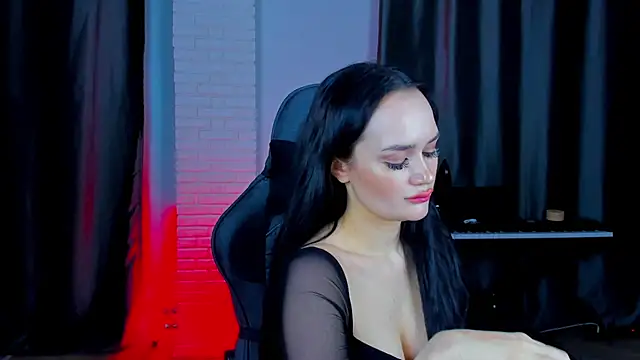 QueenAliss online show from February 4, 2025, 11:05 am