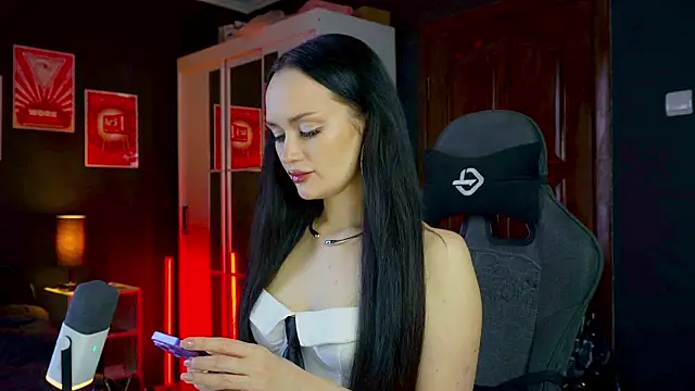 QueenAliss online show from February 20, 2026, 8:27 am