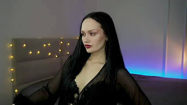 Snapshot of QueenAliss chatting on July 2, 2026, 6:19 am QueenAliss online show from July 2, 2026, 6:19 am