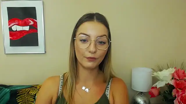 Snapshot of NatalieSexy chatting on December 10, 2024, 10:17 am NatalieSexy online show from December 10, 2024, 10:17 am