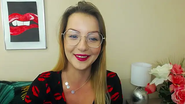 Snapshot of NatalieSexy chatting on December 18, 2024, 7:15 am NatalieSexy online show from December 18, 2024, 7:15 am