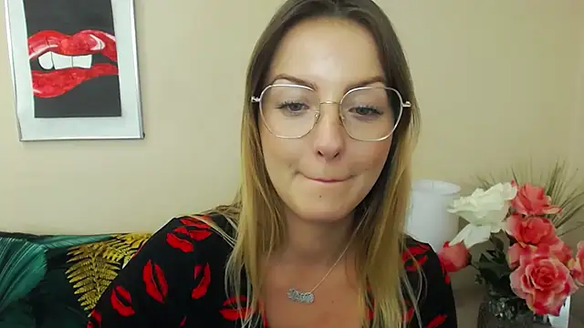 Snapshot of NatalieSexy chatting on December 18, 2024, 1:23 pm NatalieSexy online show from December 18, 2024, 1:23 pm