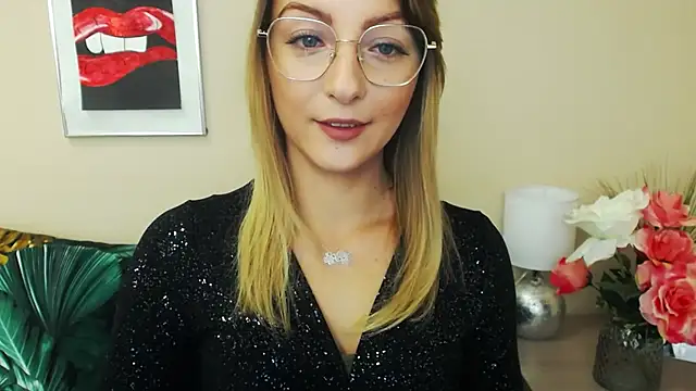 Snapshot of NatalieSexy chatting on December 23, 2024, 7:17 am NatalieSexy online show from December 23, 2024, 7:17 am