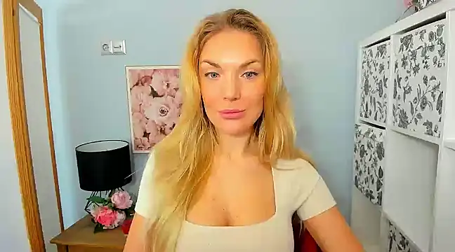 Snapshot of AulloraHoney chatting on December 2, 2024, 6:20 am AulloraHoney online show from December 2, 2024, 6:20 am