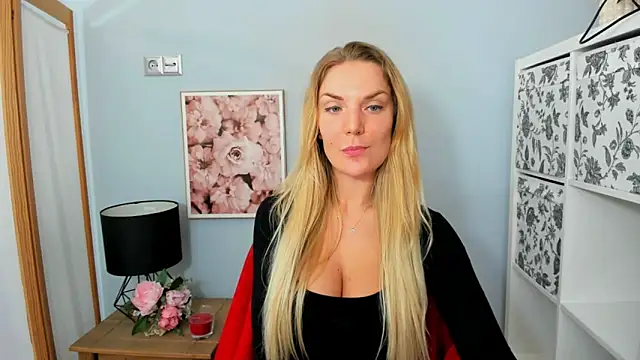 Snapshot of AulloraHoney chatting on February 14, 2025, 6:40 pm AulloraHoney online show from February 14, 2025, 6:40 pm