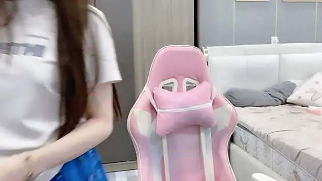 Snapshot of ANNA102 chatting on March 10, 2026, 7:35 am ANNA102 online show from March 10, 2026, 7:35 am