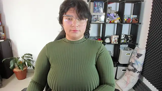 aika-dreams online show from February 5, 2025, 3:42 pm