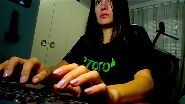 GodlyTheia online show from November 18, 2025, 9:47 am