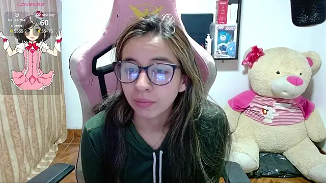 Maggie Fox3 online show from December 7, 2024, 2:09 am