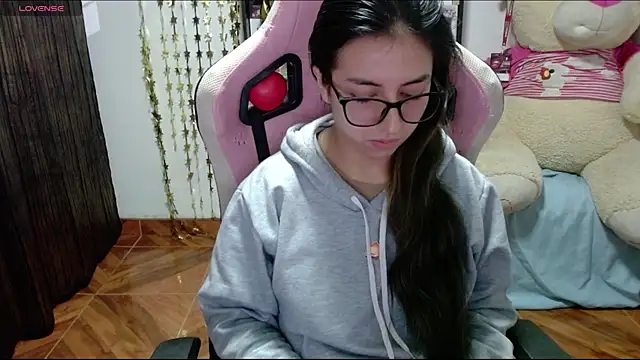 Maggie Fox3 online show from September 15, 2025, 2:11 am