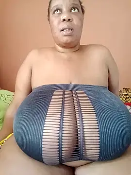 Snapshot of Lovelyboobs01 chatting on January 10, 2025, 10:17 am Lovelyboobs01 online show from January 10, 2025, 10:17 am