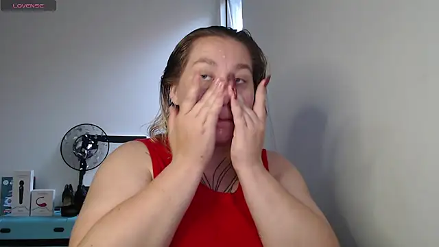 Snapshot of Enotika chatting on October 17, 2025, 7:27 pm Enotika online show from October 17, 2025, 7:27 pm