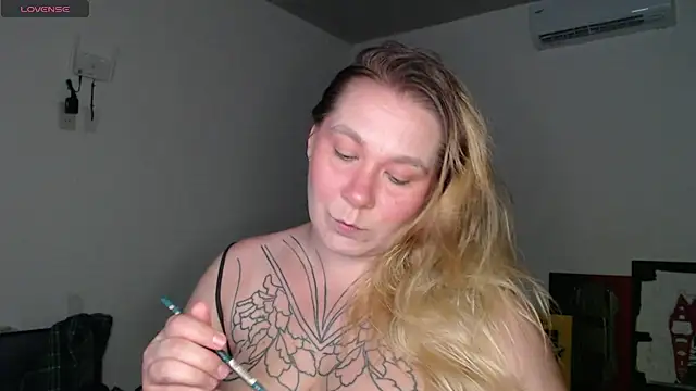 Snapshot of Enotika chatting on November 24, 2025, 10:53 pm Enotika online show from November 24, 2025, 10:53 pm