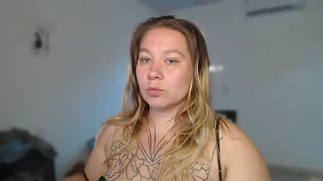 Snapshot of Enotika chatting on December 13, 2025, 9:53 pm Enotika online show from December 13, 2025, 9:53 pm