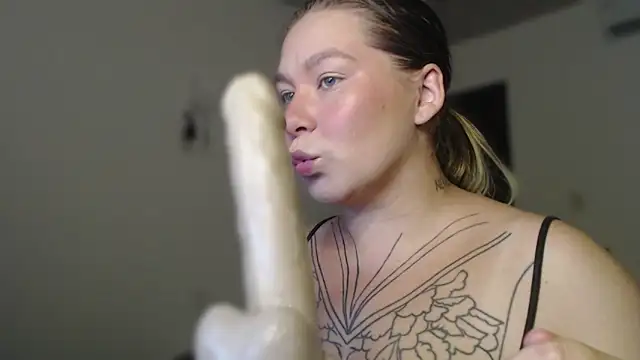 Snapshot of Enotika chatting on December 14, 2025, 11:31 pm Enotika online show from December 14, 2025, 11:31 pm