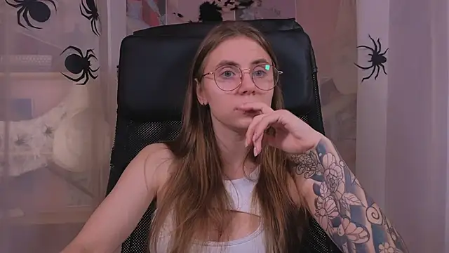  AnnaStark  online show from November 1, 2025, 8:11 pm