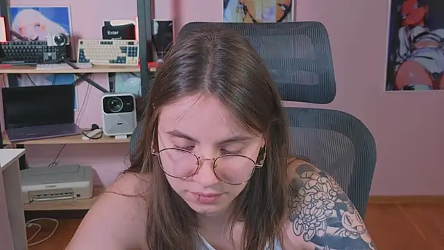 Snapshot of _AnnaStark_ chatting on April 18, 2026, 8:20 pm AnnaStark online show from April 18, 2026, 8:20 pm