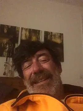 maxximere online show from October 22, 2025, 11:48 pm