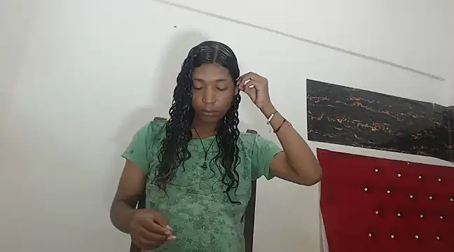 Snapshot of shairaStarr chatting on December 6, 2024, 3:33 pm shairaStarr online show from December 6, 2024, 3:33 pm