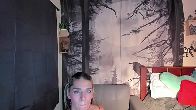 Snapshot of annyluna1 chatting on December 20, 2025, 12:18 am annyluna1 online show from December 20, 2025, 12:18 am