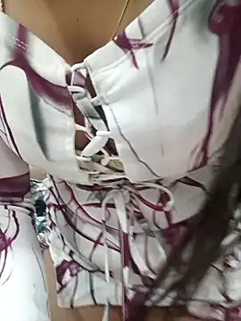 Snapshot of Beautiful_xxo chatting on February 12, 2026, 4:35 pm Beautiful xxo online show from February 12, 2026, 4:35 pm