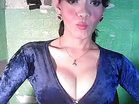 Snapshot of Rosebaumgardner1234 chatting on February 23, 2025, 2:04 pm Rosebaumgardner1234 online show from February 23, 2025, 2:04 pm