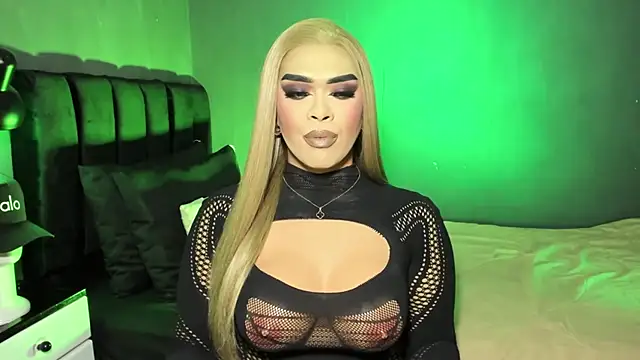 VictoriaEliz online show from July 11, 2026, 3:59 pm