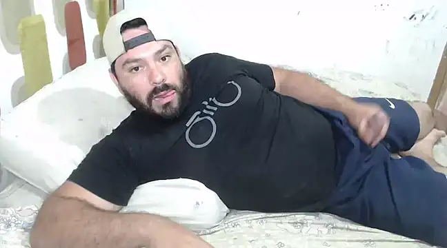 Snapshot of lucasprloco chatting on January 26, 2025, 12:05 am lucasprloco online show from January 26, 2025, 12:05 am